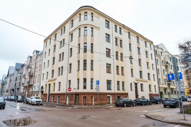 Īrei pieejams brīnišķīgs 4 istabu dzīvoklis, kas piedāvā visu nepieciešamo  plašumu, Rīga - foto 1