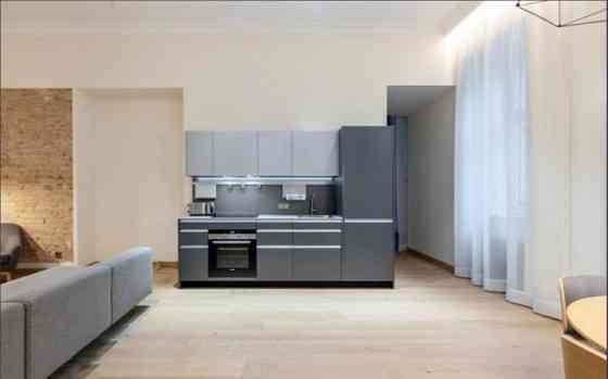 Moderns dzīvoklis Vecrīgas sirdī.  Ilgtermiņa īrei tiek piedāvāts tikko renovēts un mēbelēts 78 m dz Рига