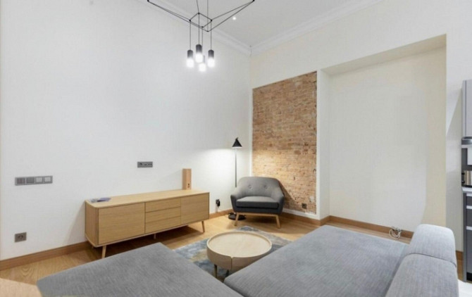 Moderns dzīvoklis Vecrīgas sirdī.  Ilgtermiņa īrei tiek piedāvāts tikko renovēts un mēbelēts 78 m dz Рига - изображение 5