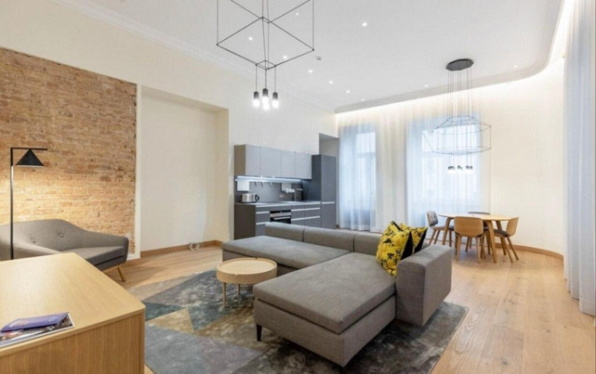 Moderns dzīvoklis Vecrīgas sirdī.  Ilgtermiņa īrei tiek piedāvāts tikko renovēts un mēbelēts 78 m dz Рига - изображение 4