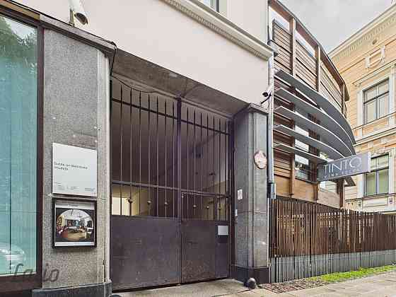 Investīciju iespēja ar stāvvietu  plašas telpas renovētā vēsturiskā ēkā

Pārdod plašu puspagraba tel Рига