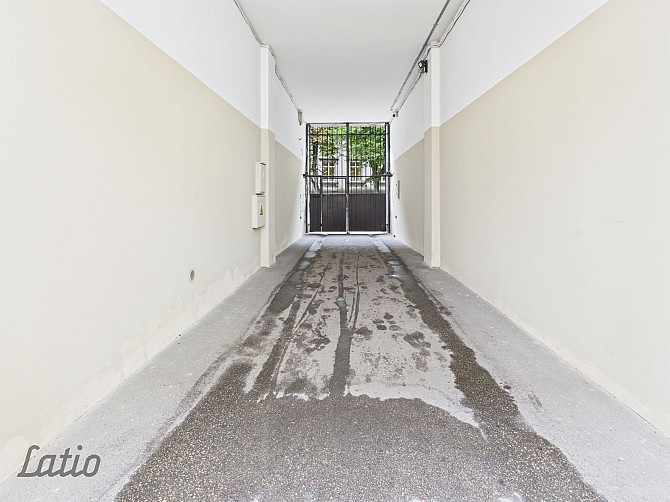 Investīciju iespēja ar stāvvietu  plašas telpas renovētā vēsturiskā ēkā

Pārdod plašu puspagraba tel Рига - изображение 5