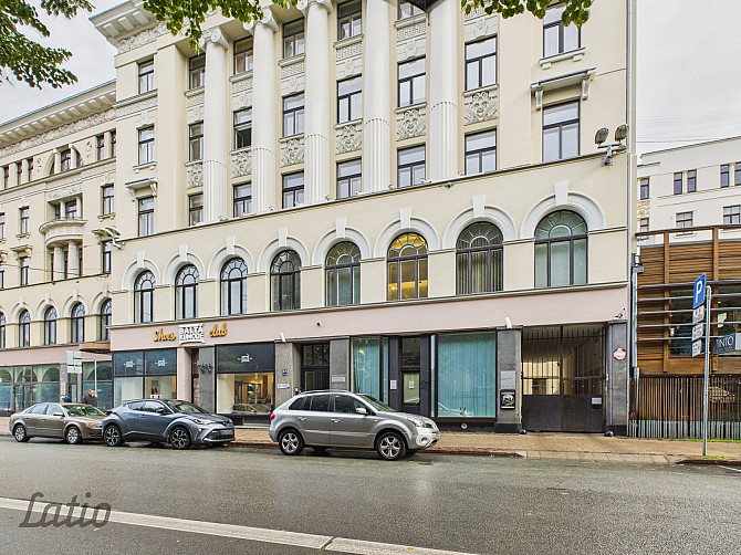 Investīciju iespēja ar stāvvietu  plašas telpas renovētā vēsturiskā ēkā

Pārdod plašu puspagraba tel Рига - изображение 1