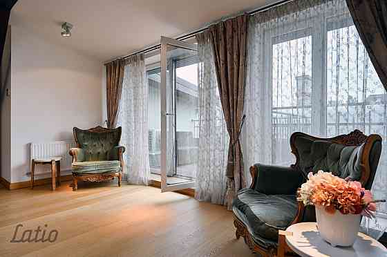 Miera oāze pilsētas centrā!
Ilgtermiņa īrei piedāvājam plašu  un rūpīgi iekārtotu divstāvīgu  mansar Rīga