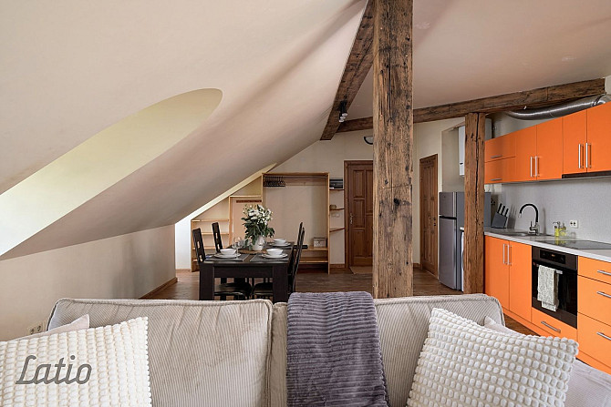 Ilgtermiņa īrei piedāvājam dzīvokli Vecrīgā, Jēkaba ielā 26. Ēka celta 1823. gadā un Rīga - foto 4