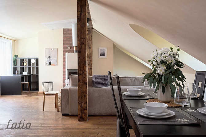 Ilgtermiņa īrei piedāvājam dzīvokli Vecrīgā, Jēkaba ielā 26. Ēka celta 1823. gadā un Rīga - foto 1