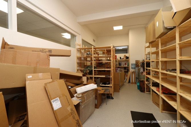 Izīrē telpas birojam vai veikalam renovētā ēkā Juglā, Brīvības gatvē 403.  Ļoti laba Rīga - foto 7