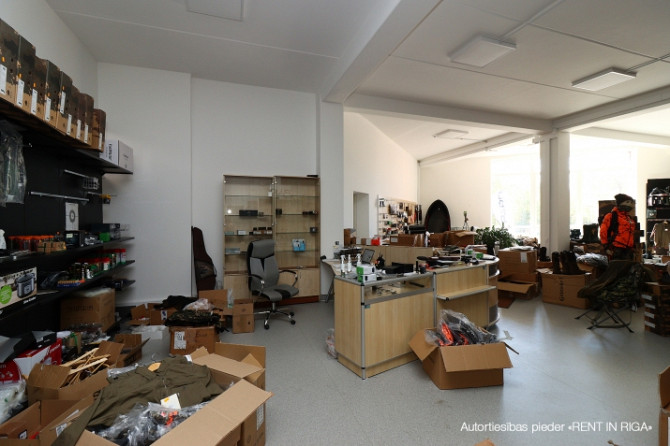 Izīrē telpas birojam vai veikalam renovētā ēkā Juglā, Brīvības gatvē 403.  Ļoti laba Rīga - foto 3