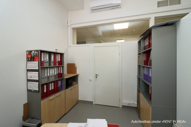 Izīrē telpas birojam vai veikalam renovētā ēkā Juglā, Brīvības gatvē 403.  Ļoti laba Rīga - foto 6