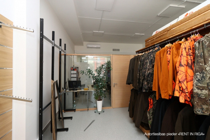 Izīrē telpas birojam vai veikalam renovētā ēkā Juglā, Brīvības gatvē 403.  Ļoti laba Rīga - foto 9