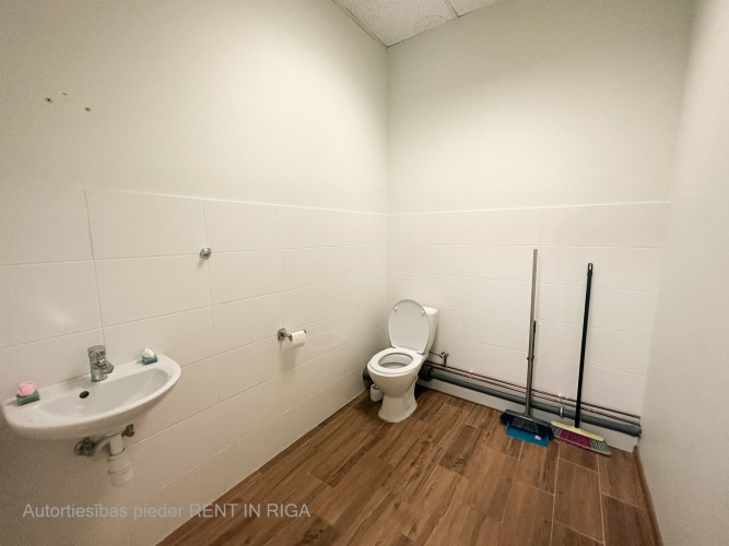 Nomai pieejams birojs pilsētas Centrā - Ernesta Birznieka Upīša ielas apkaimē.  + Iespēja Rīga - foto 8