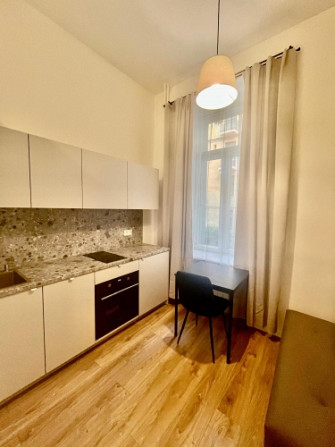 Ilgtermiņa īrei pieejams mūsdienīgs un līdz detaļām pārdomāts studio tipa dzīvoklis Rīga - foto 1