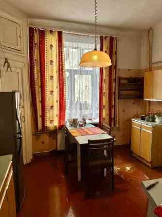 Pārdod 4 istabu dzīvokli Rīgas centrā!  Telpas ir apvītas ar gaismu un vērību, ar augstiem griestiem Rīga