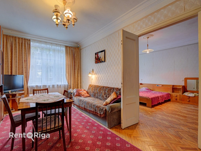 Pārdod 4 istabu dzīvokli Rīgas centrā!  Telpas ir apvītas ar gaismu un vērību, ar augstiem Rīga - foto 17