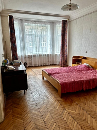 Pārdod 4 istabu dzīvokli Rīgas centrā!  Telpas ir apvītas ar gaismu un vērību, ar augstiem Rīga - foto 1