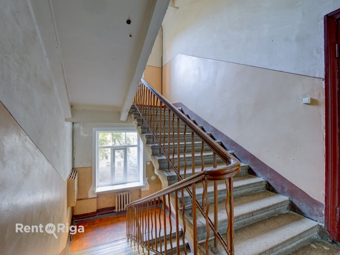 Pārdod 4 istabu dzīvokli Rīgas centrā!  Telpas ir apvītas ar gaismu un vērību, ar augstiem Rīga - foto 13