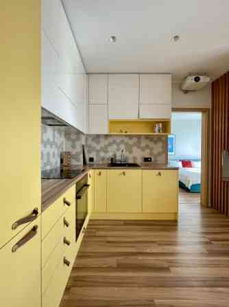 Izīrē gaišu un mājīgu 2 istabu dzīvokli Mežaparkā ar balkonu!  Ilgtermiņa īrei piedāvā modernu un fu Rīga