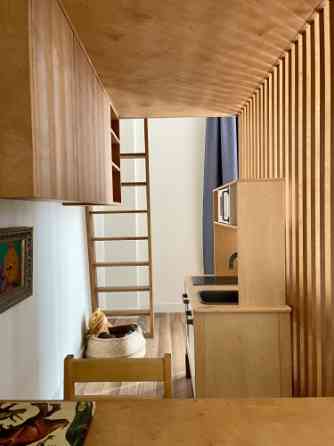 Izīrē gaišu un mājīgu 2 istabu dzīvokli Mežaparkā ar balkonu!  Ilgtermiņa īrei piedāvā modernu un fu Rīga