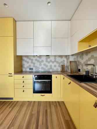 Izīrē gaišu un mājīgu 2 istabu dzīvokli Mežaparkā ar balkonu!  Ilgtermiņa īrei piedāvā modernu un fu Rīga