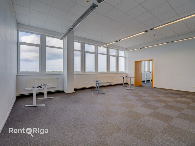 Kvalitatīvs, kompakta izmēra birojs renovētā ēkā  Ganību dambī 24D.  Birojs atrodas ēkas Rīga - foto 1