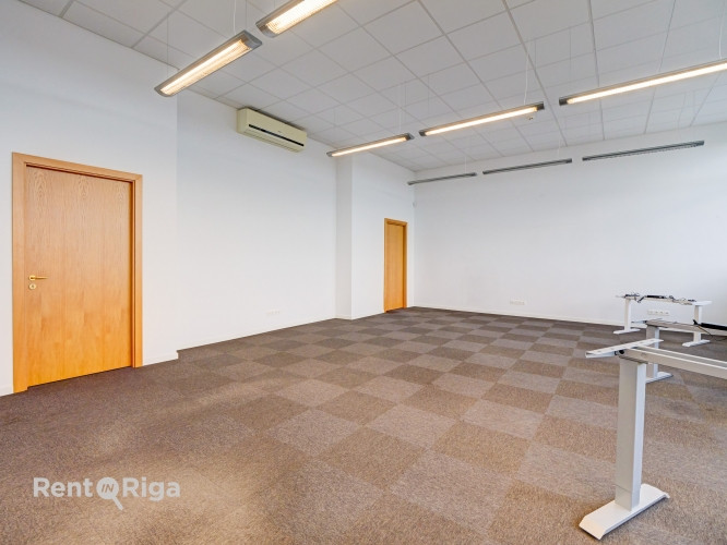 Kvalitatīvs, kompakta izmēra birojs renovētā ēkā  Ganību dambī 24D.  Birojs atrodas ēkas Rīga - foto 4