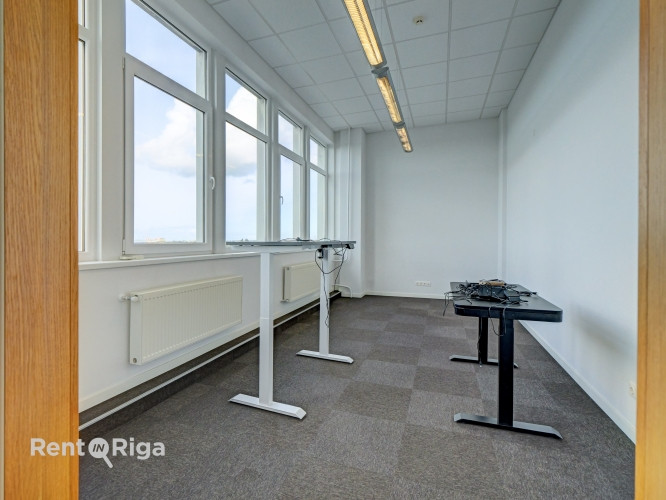 Kvalitatīvs, kompakta izmēra birojs renovētā ēkā  Ganību dambī 24D.  Birojs atrodas ēkas Rīga - foto 5