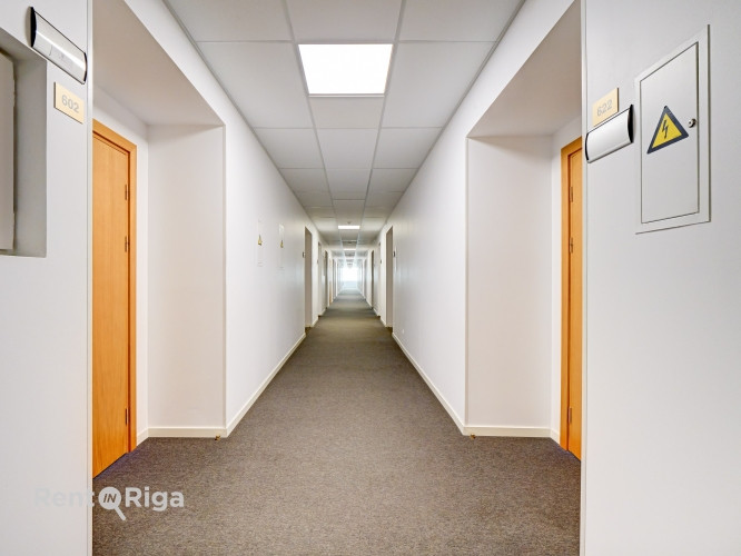 Kvalitatīvs, kompakta izmēra birojs renovētā ēkā  Ganību dambī 24D.  Birojs atrodas ēkas Rīga - foto 8