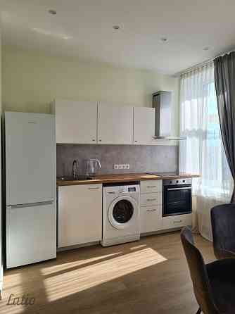 Izīrē 2 istabu dzīvokli centrā, netālu no tirdzniecības centra Mols
Izīrējam plašu un gaišu 2 istabu Рига