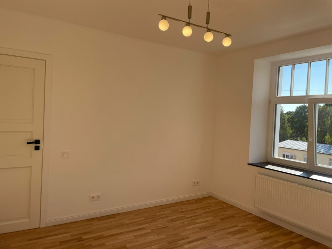 Продается cветлая солнечная 2-комнатная квартира с отдельной кухней.  Планировка Рига - изображение 9