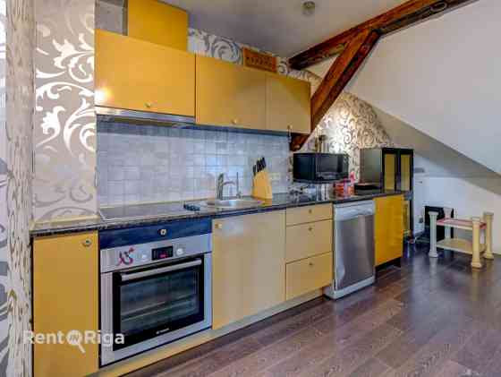 Изысканная двухуровневая квартира в самом центре Риги.  Прямой вид на Памятник Рига