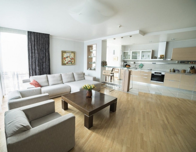 Ekskluzīvs un plašs dzīvoklis Mežaparka sirdī!  Izbaudi kvalitatīvu dzīvi prestižākajā Rīga - foto 1