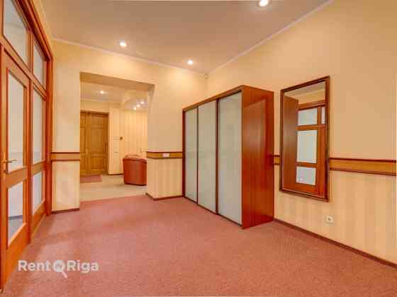 Аренда офисного помещения в отреставрированном здании в центре Риги, ул. Кр. Rīga