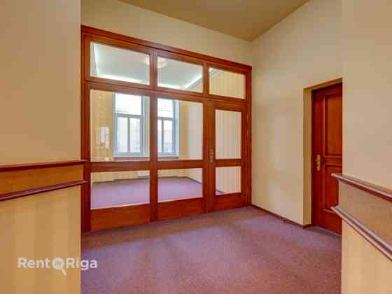 Аренда офисного помещения в отреставрированном здании в центре Риги, ул. Кр. Rīga