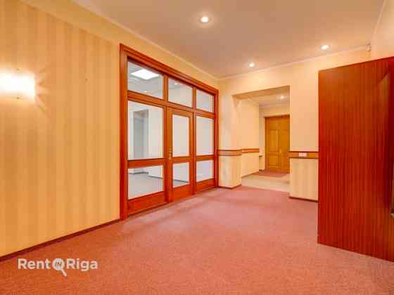 Аренда офисного помещения в отреставрированном здании в центре Риги, ул. Кр. Rīga