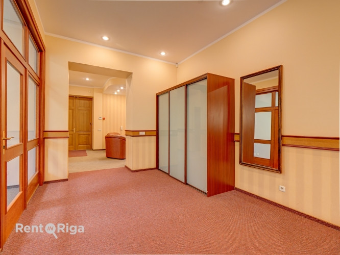 Izīrē Biroja telpas renovētā ēkā Rīgas centrā, Kr. Valdemāra ielā 20.  Piedāvājam Rīga - foto 3