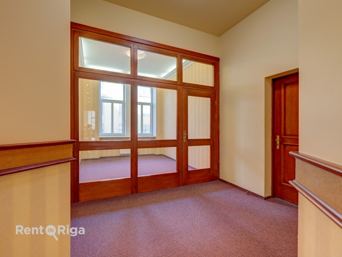 Izīrē Biroja telpas renovētā ēkā Rīgas centrā, Kr. Valdemāra ielā 20.  Piedāvājam Rīga - foto 6