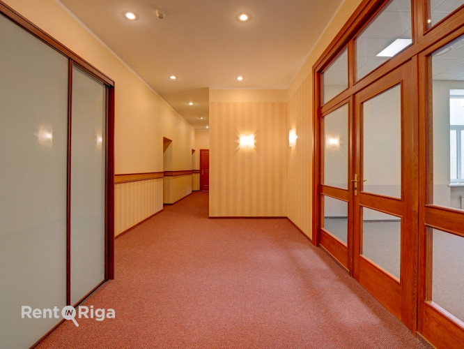 Izīrē Biroja telpas renovētā ēkā Rīgas centrā, Kr. Valdemāra ielā 20.  Piedāvājam Rīga - foto 9