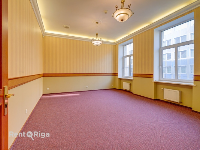 Izīrē Biroja telpas renovētā ēkā Rīgas centrā, Kr. Valdemāra ielā 20.  Piedāvājam Rīga - foto 4