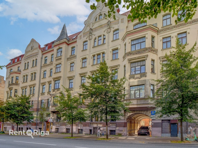 Izīrē Biroja telpas renovētā ēkā Rīgas centrā, Kr. Valdemāra ielā 20.  Piedāvājam Rīga - foto 1