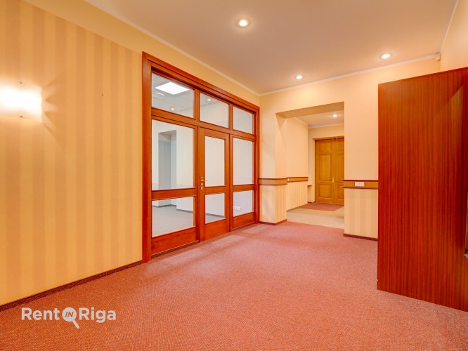 Izīrē Biroja telpas renovētā ēkā Rīgas centrā, Kr. Valdemāra ielā 20.  Piedāvājam Rīga - foto 5