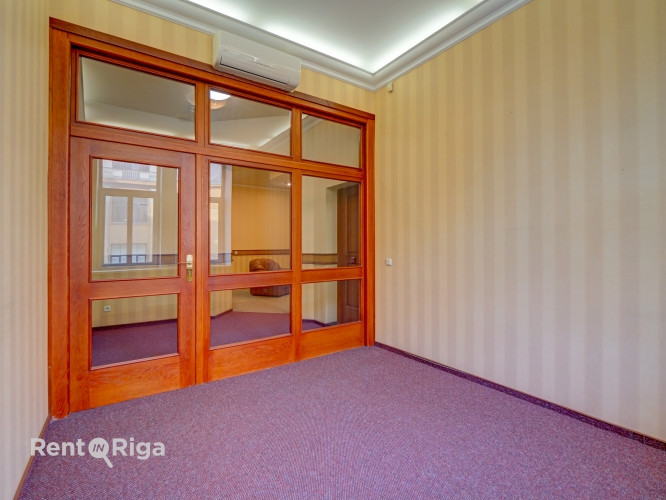 Izīrē Biroja telpas renovētā ēkā Rīgas centrā, Kr. Valdemāra ielā 20.  Piedāvājam Rīga - foto 8