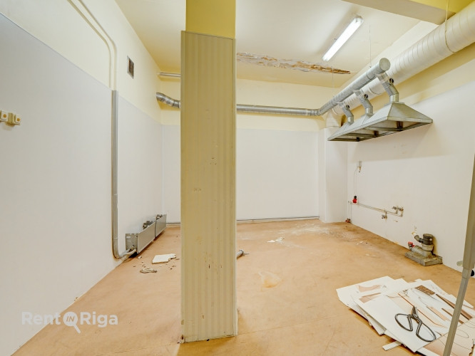 Kafejnīcas telpas ar terasi pie kanāla leģendārajā Kongresu namā.  Telpas sastāv no lielas, Rīga - foto 8