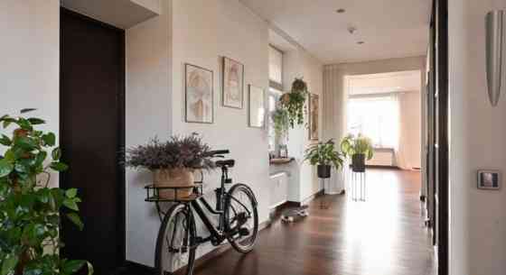 Продаётся трёхкомнатная квартира в центре Риги  на пересечении улиц А. Чака и Rīga