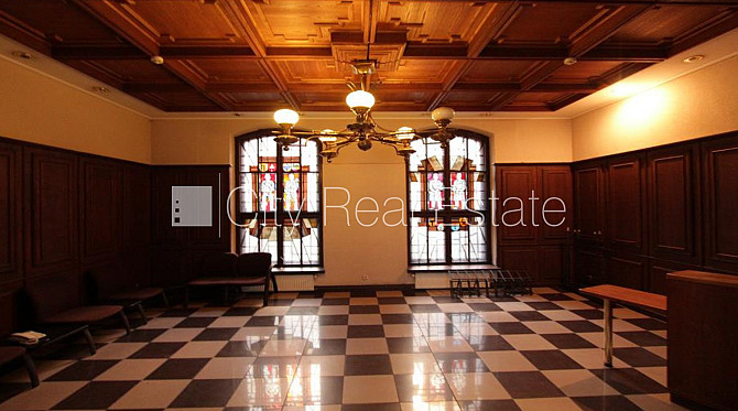 Фасадный дом, закрытый двор, места для нескольких машин, вход с улицы, лифт, Рига - изображение 10