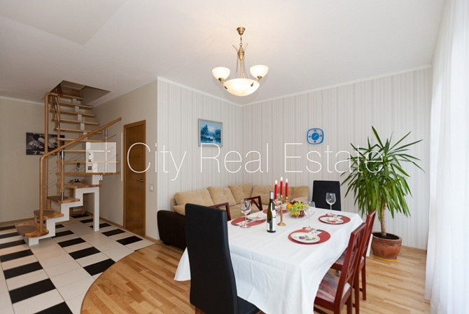 Здание во дворе, реновированный дом, благоустроенный озеленённый двор, закрытый Юрмала - изображение 1