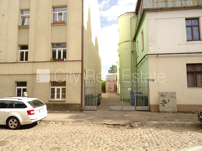 Фасадный дом, вход с улицы, окна выходят во двор, изолированная комната, кухня, Рига - изображение 12