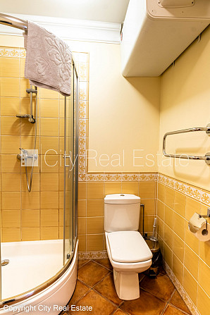 Фасадный дом, реновированный дом, вход с улицы, лестничная клетка после Рига - изображение 13