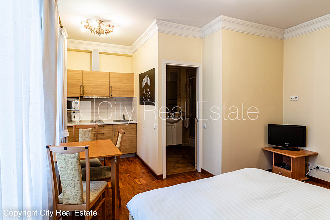 Фасадный дом, реновированный дом, вход с улицы, лестничная клетка после Рига - изображение 2