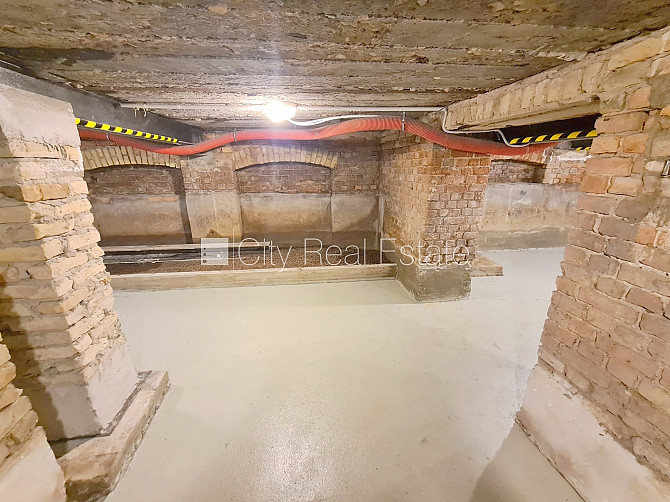 Здание во дворе, реновированный дом, закрытый двор, возможность аренды парковки, Рига - изображение 14