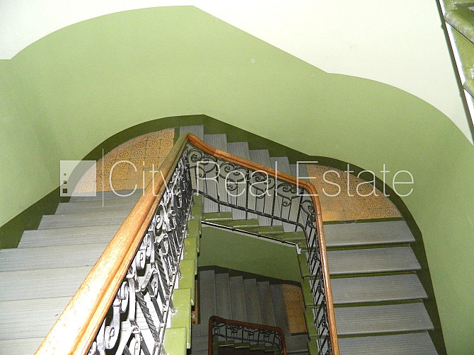 Фасадный дом, реновированный дом, вход с улицы, лифт, лестничная клетка после Рига - изображение 12